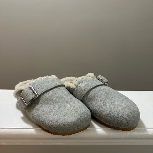 J. Crew Fuzzy Gray Cream Buckle Clog Slippers Women’s size 7 comfy cozy soft - Picture 1 of 6